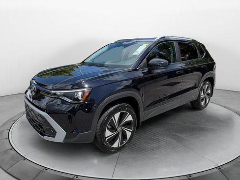 New 2026 Volkswagen Taos SE AWD/4WD image 3