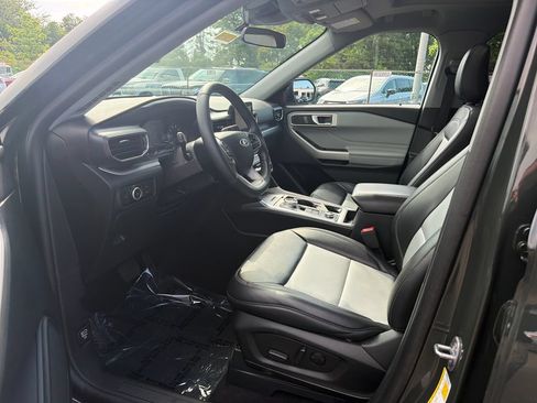 Used 2024 Ford Explorer XLT w/ Equipment Group 202A AWD/4WD image 11
