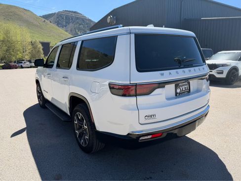Used 2023 Jeep Wagoneer Series III w/ Preferred Equipment Group AWD/4WD image 14