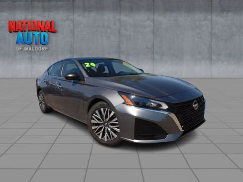 Used 2024 Nissan Altima 2.5 SV FWD image 1