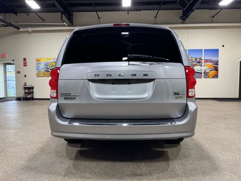 Used 2018 Dodge Grand Caravan SE image 6