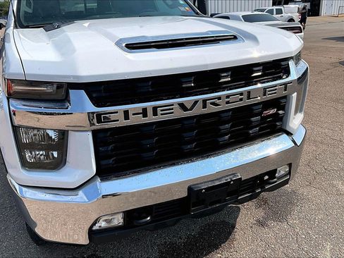 Used 2020 Chevrolet Silverado 2500 LT w/ Convenience Package AWD/4WD image 3
