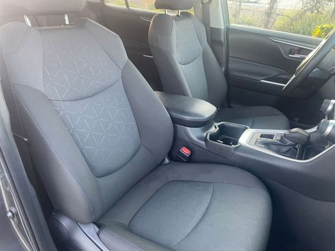 Used 2025 Toyota RAV4 XLE w/ Convenience Package image 41