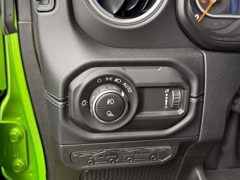 New 2025 Jeep Gladiator Sport image 19