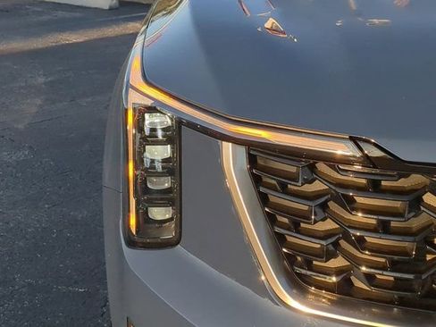 Used 2024 Kia Sorento S image 10