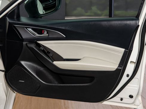 Used 2018 MAZDA MAZDA3 Grand Touring image 17