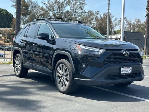Used 2022 Toyota RAV4 XLE Premium FWD image 4