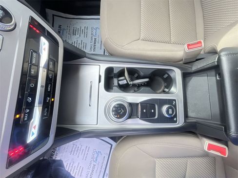 Used 2023 Ford Explorer XLT image 19