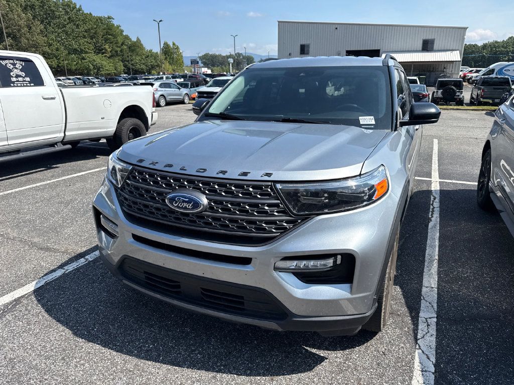 Used 2024 Ford Explorer XLT w/ Equipment Group 202A AWD/4WD image 6
