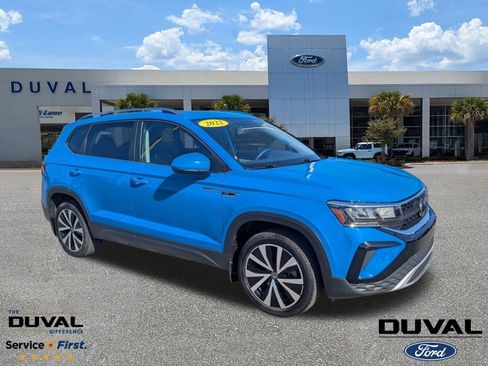 Used 2022 Volkswagen Taos SE image 1