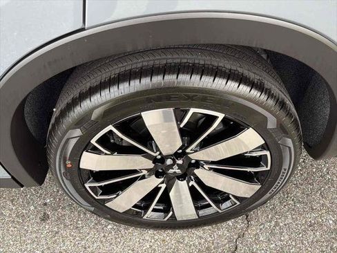 New 2026 Mitsubishi Outlander SE image 10