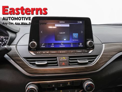 Used 2024 Nissan Altima 2.5 SV FWD image 12
