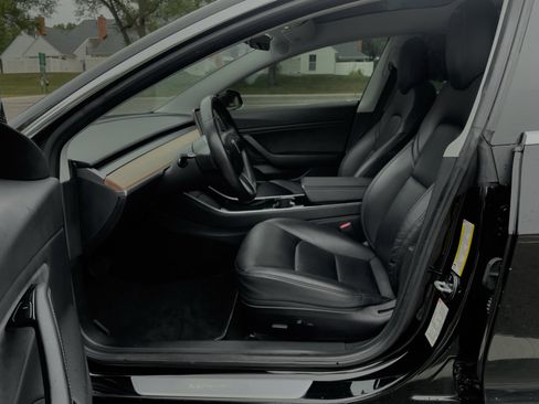 Used 2018 Tesla Model 3 Performance image 9