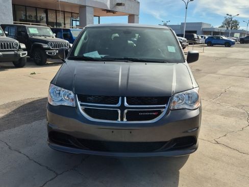 Used 2020 Dodge Grand Caravan SE w/ UConnect Hands-Free Group image 2