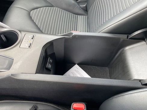 Used 2023 Toyota Camry SE image 12