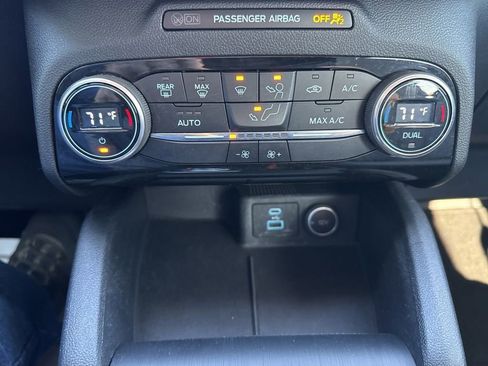 Used 2021 Ford Escape SE w/ SE Sport Appearance Package image 31