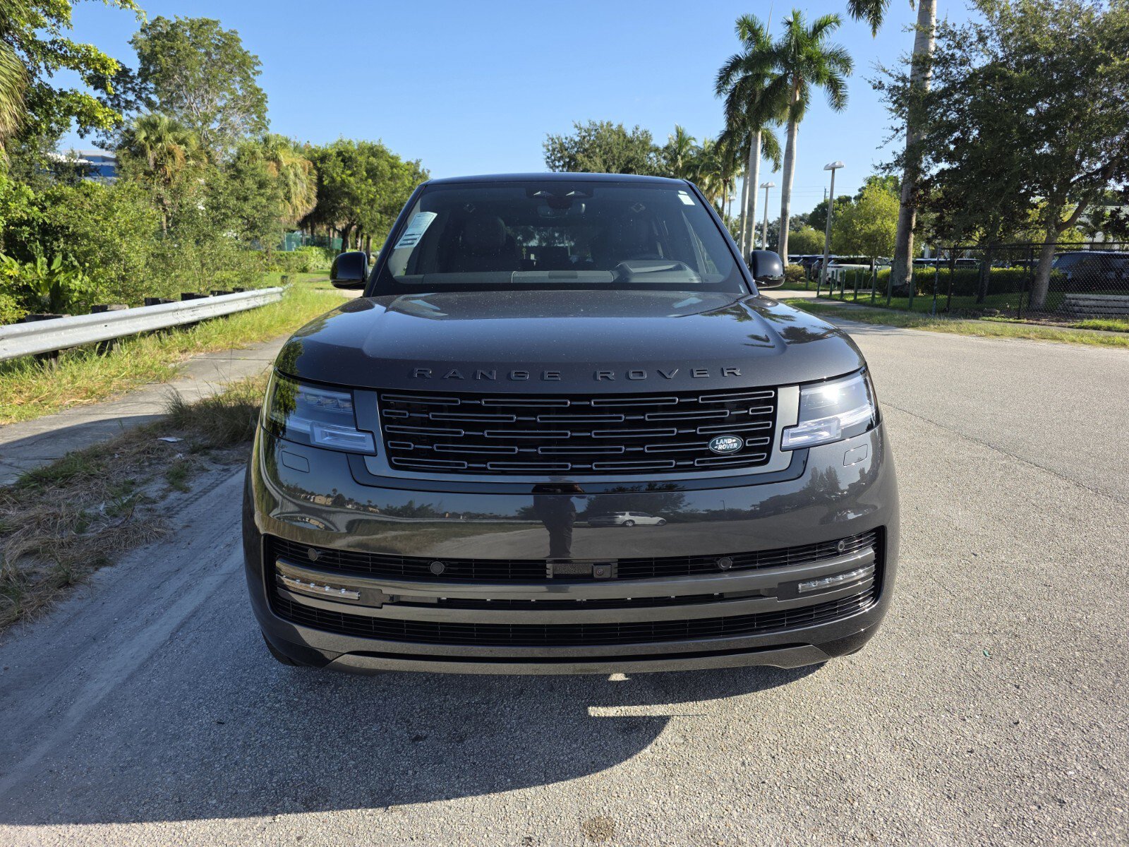 New 2026 Land Rover Range Rover Long Wheelbase SE AWD/4WD image 8