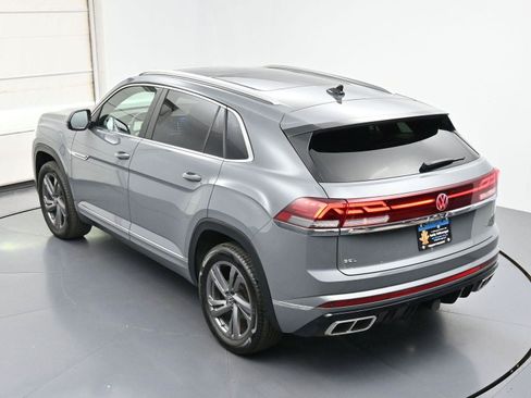 Certified 2024 Volkswagen Atlas Cross Sport SEL R-Line AWD/4WD image 34