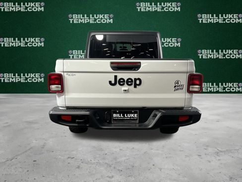 Used 2023 Jeep Gladiator Willys image 8