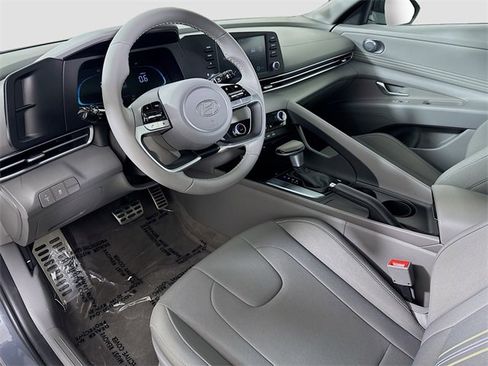 Certified 2025 Hyundai Elantra Sport image 18