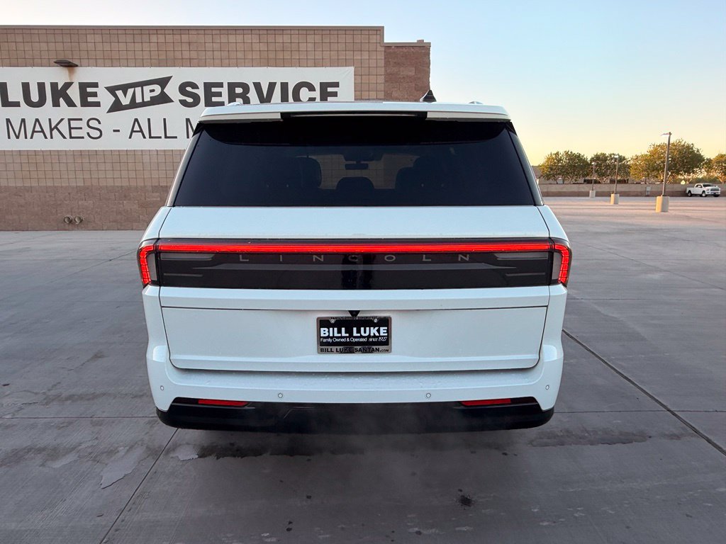 Used 2025 Lincoln Navigator Reserve AWD/4WD image 9