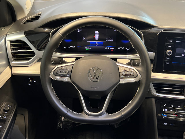 Certified 2025 Volkswagen Taos SE FWD image 19