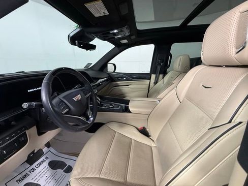 Used 2023 Cadillac Escalade ESV Premium Luxury w/ Performance Package AWD/4WD image 16