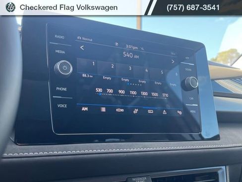 New 2026 Volkswagen Taos SE image 38