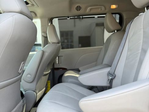 Used 2012 Toyota Sienna XLE FWD image 26