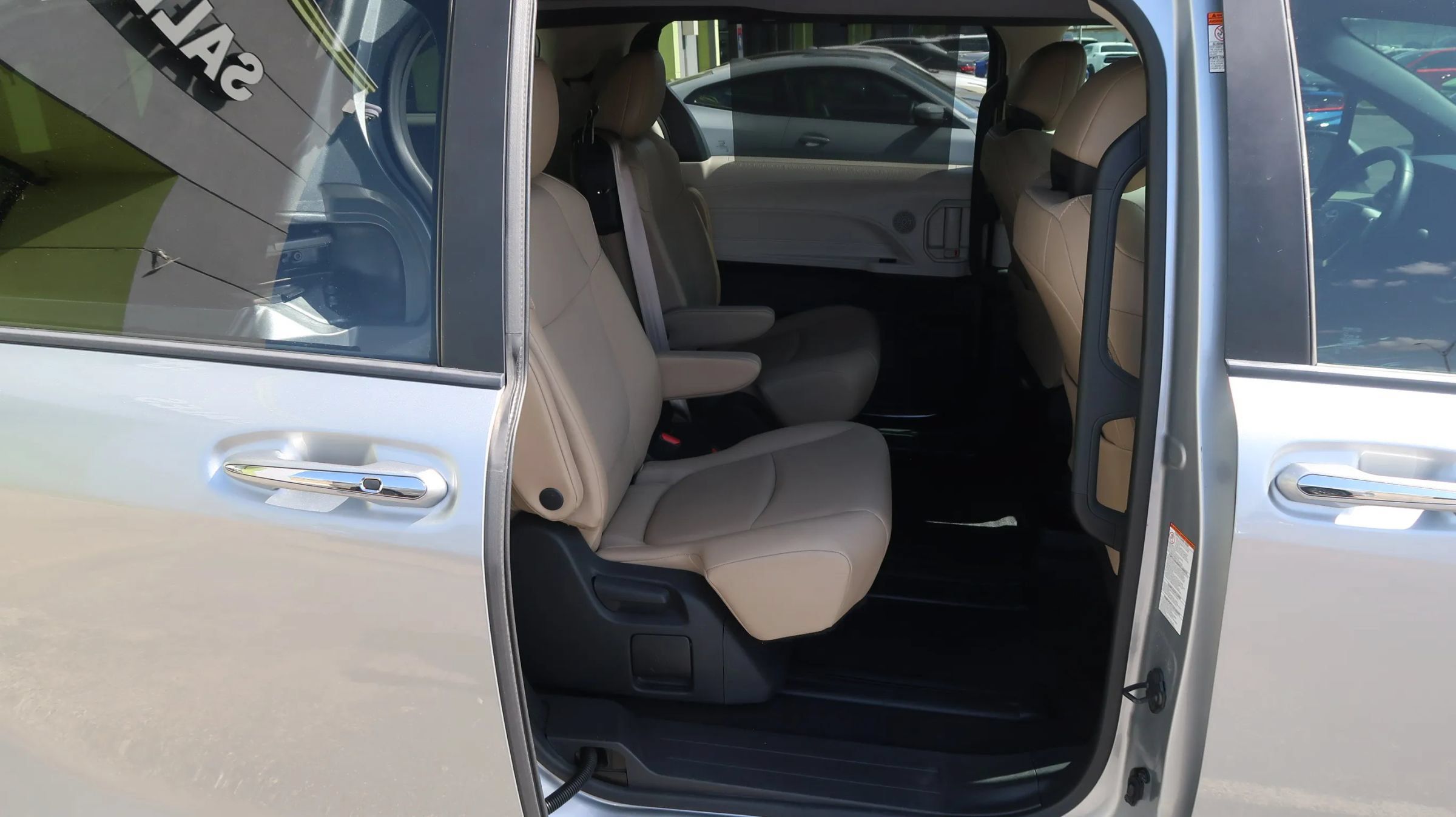 Used 2021 Toyota Sienna XLE FWD image 24