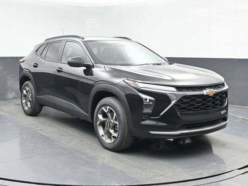 Used 2026 Chevrolet Trax LT w/ Driver Confidence Package FWD image 2