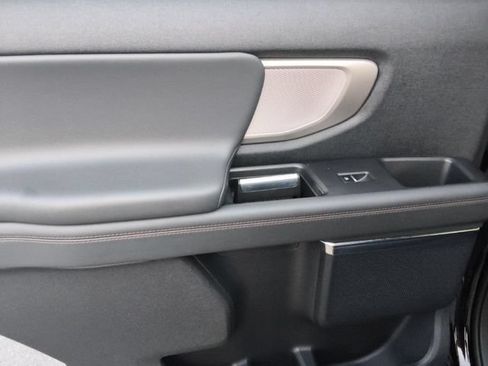 Used 2025 Ford Expedition Active RWD image 19