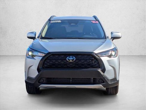 Used 2024 Toyota Corolla Cross LE image 2
