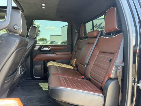 Used 2024 GMC Sierra 3500 Denali Ultimate AWD/4WD image 5
