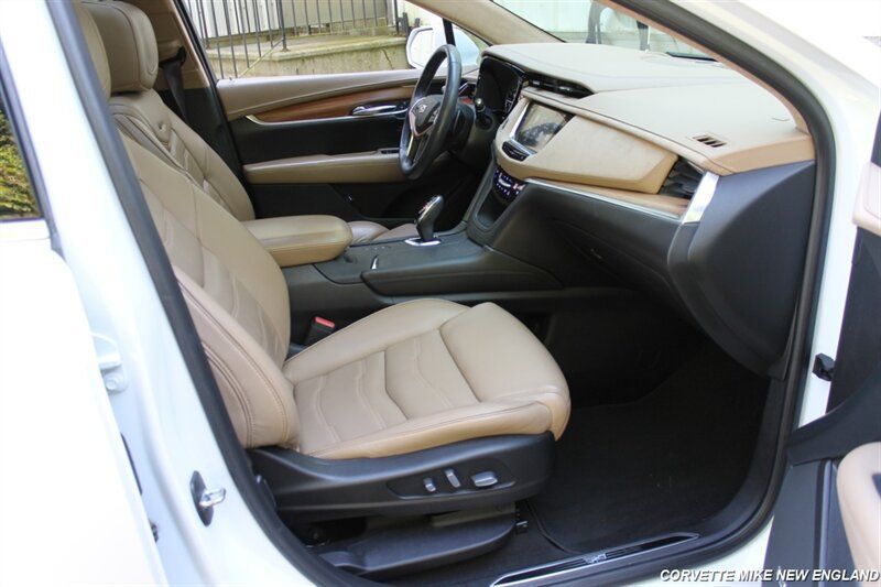 Used 2017 Cadillac XT5 Platinum w/ Driver Assist Package AWD/4WD image 36