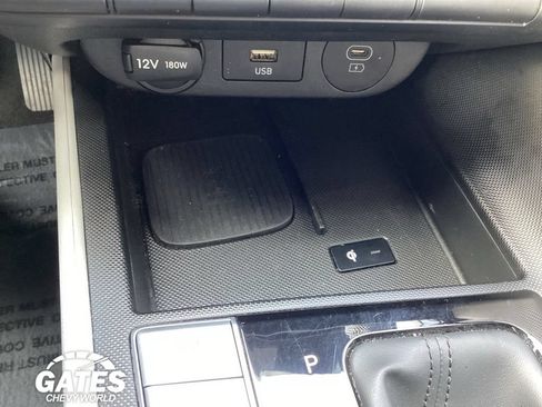 Used 2024 Hyundai Elantra Limited FWD image 19