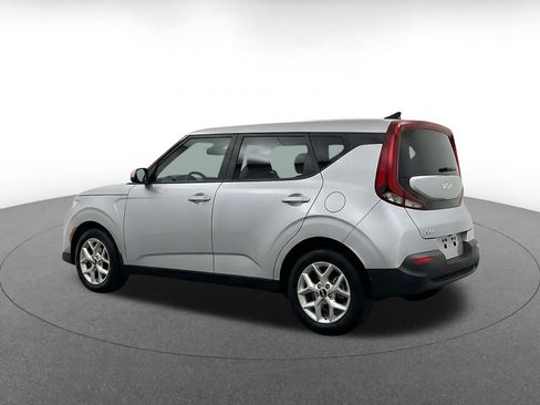 Used 2025 Kia Soul LX w/ LX Technology Package FWD image 6