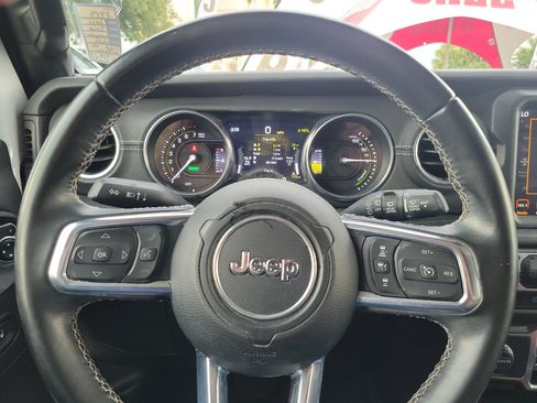 Used 2022 Jeep Wrangler Unlimited Sahara w/ Safety Group AWD/4WD image 16