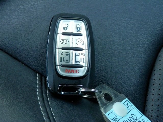 Used 2026 Chrysler Pacifica Select FWD image 26