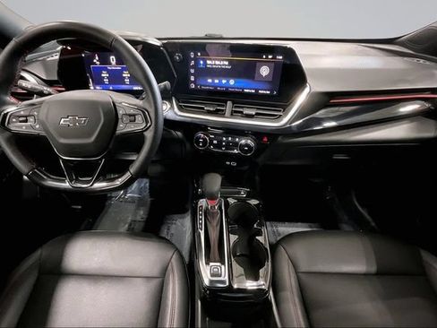 Used 2024 Chevrolet Trax RS FWD image 16