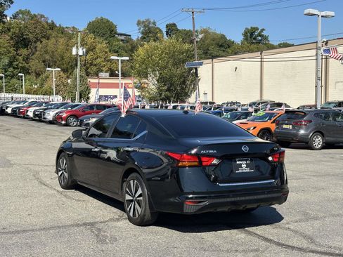 Used 2021 Nissan Altima 2.5 SV image 4