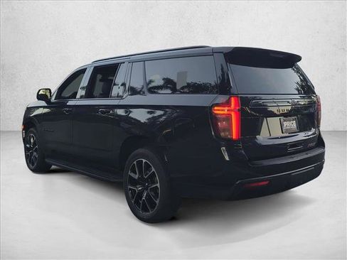 Used 2022 Chevrolet Suburban RST w/ Luxury Package image 8