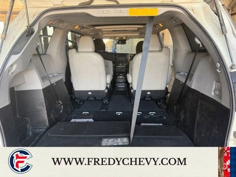 Used 2019 Toyota Sienna Limited Premium w/ Carpet Mat Package FWD image 19