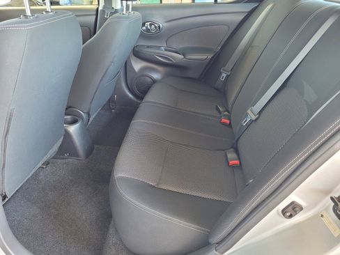 Certified 2016 Nissan Versa SV FWD image 6