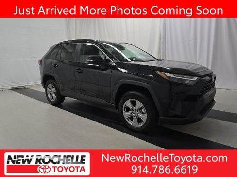 Used 2025 Toyota RAV4 XLE image 1