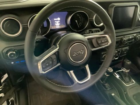 Used 2023 Jeep Wrangler Unlimited Sahara AWD/4WD image 16