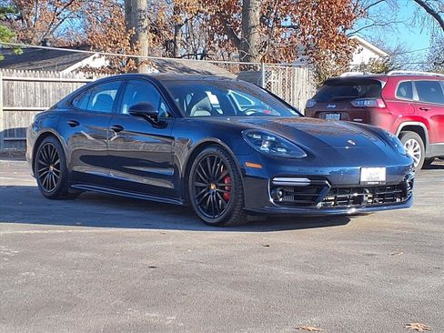Used 2019 Porsche Panamera GTS image 2