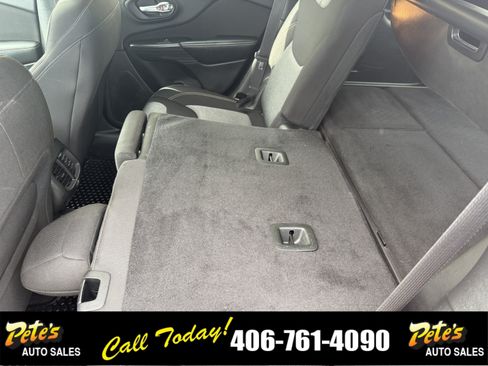 Used 2016 Jeep Cherokee Sport w/ Cold Weather Group AWD/4WD image 12