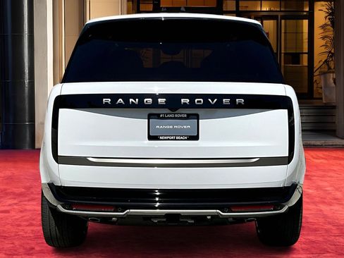 New 2025 Land Rover Range Rover SE image 4