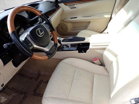 Used 2014 Lexus ES 300h w/ Luxury Package w/Bamboo Trim image 10